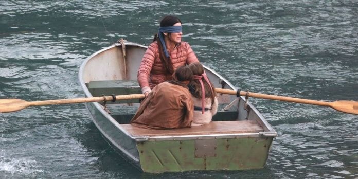 Bird Box: بين الفيلم والرواية